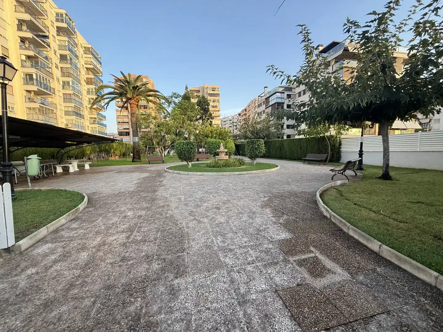 Parkplatz von Wohnungen zur Miete in Benicasim / Benicàssim mit Klimaanlage, Schwimmbad und Balkon