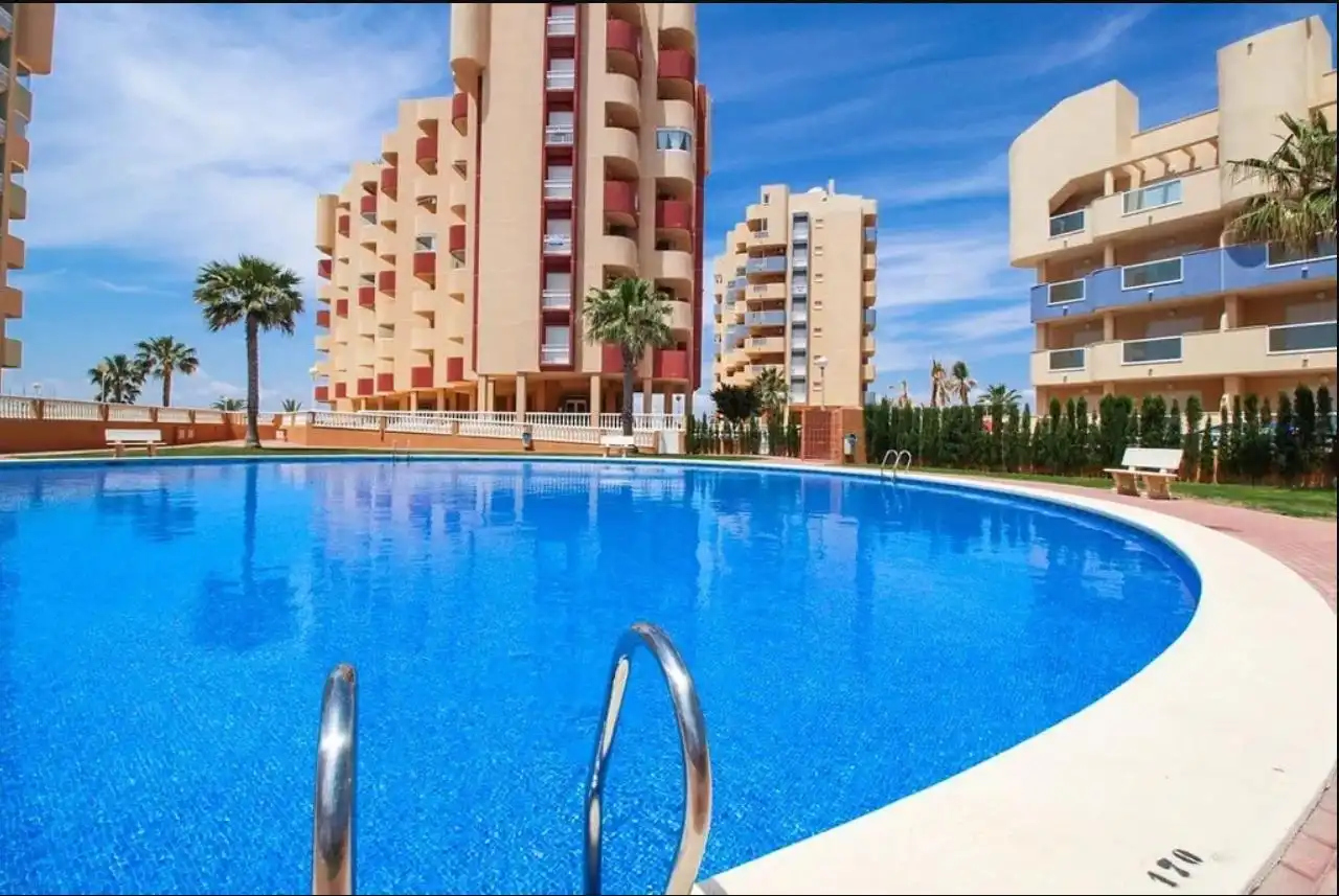 Piscina de Apartamento en venta en La Manga del Mar Menor con Aire acondicionado, Calefacción y Terraza
