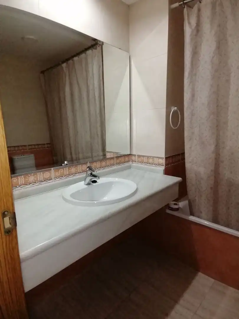 Badezimmer von Wohnung zur Miete in Algeciras mit Terrasse und Möbliert