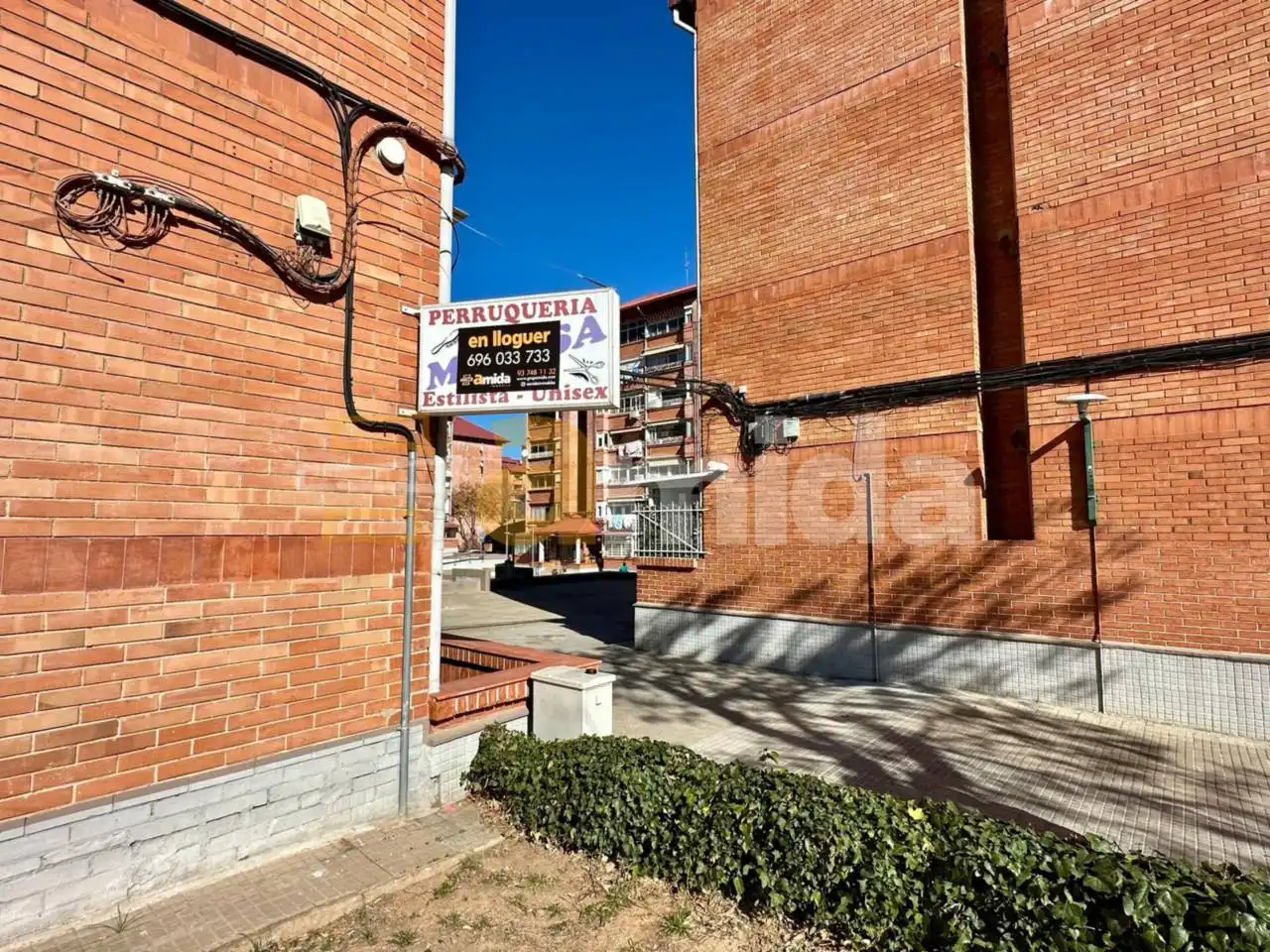 Vista exterior de Local en venda en Sabadell amb Aire condicionat