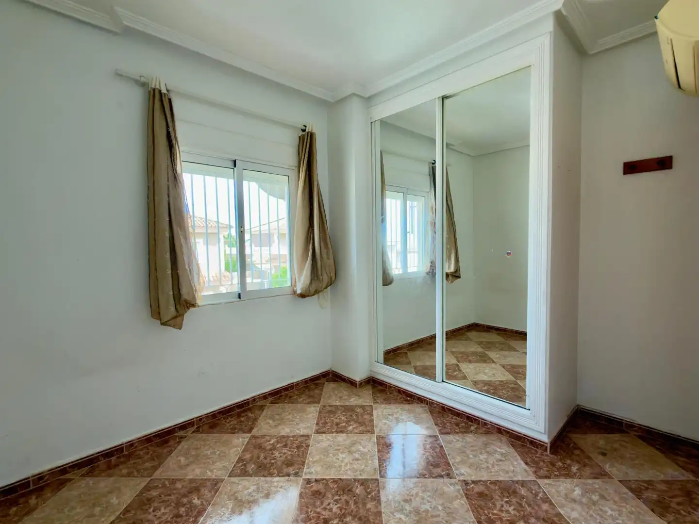 Dormitori de Casa o xalet en venda en Torrevieja amb Aire condicionat, Jardí privat i Terrassa