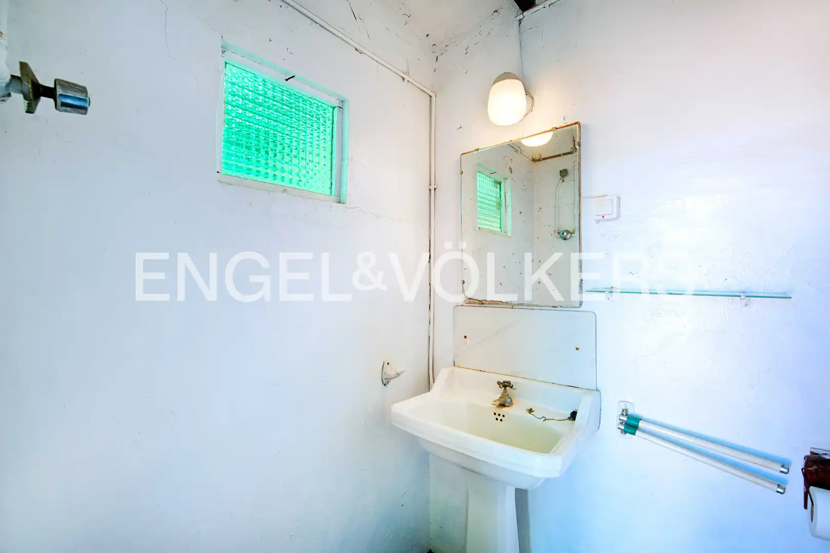 Baño de Casa adosada en venta en Garriguella con Calefacción, Jardín privado y Terraza