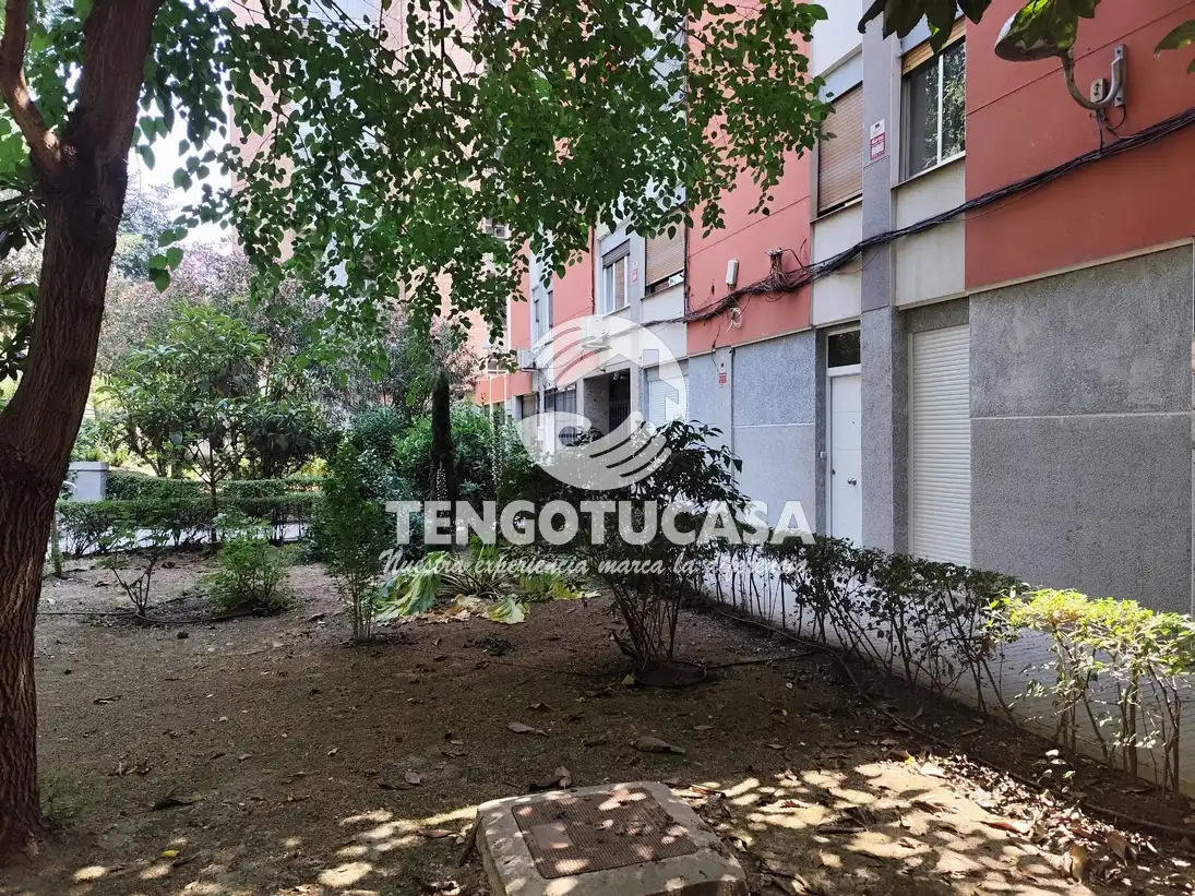 Vista exterior de Pis en venda en Madrid amb Aire condicionat, Calefacció i Jardí privat