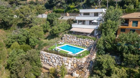Casa unifamiliar en venta en Begur con jardín, piscina privada, ascensor y vistas despejadas cerca de Sa Riera
