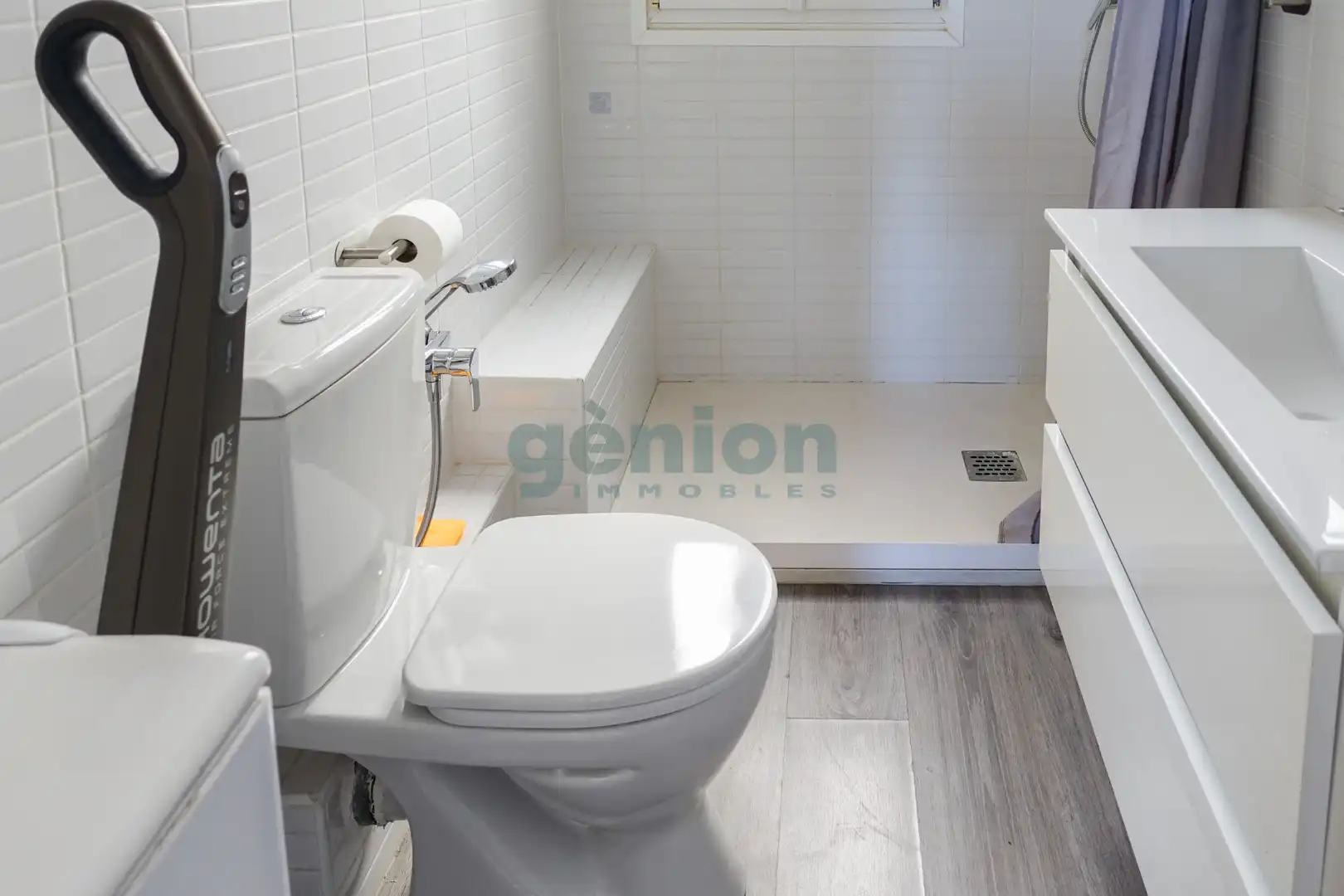Bany de Pis en venda en Girona amb Aire condicionat, Calefacció i Terrassa
