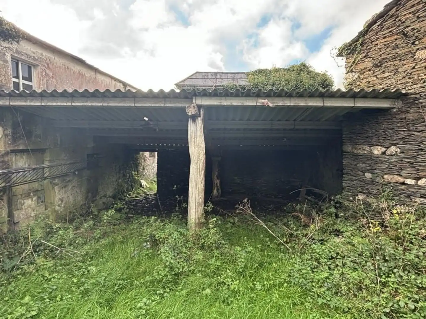 Vista exterior de Finca rústica en venda en Ortigueira amb Jardí privat, Terrassa i Traster