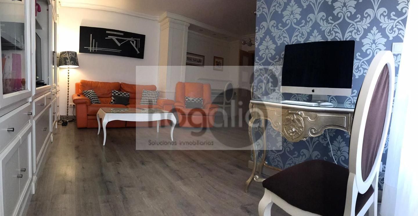 Sala de estar de Piso de alquiler en  Sevilla Capital con Aire acondicionado, Terraza y Amueblado
