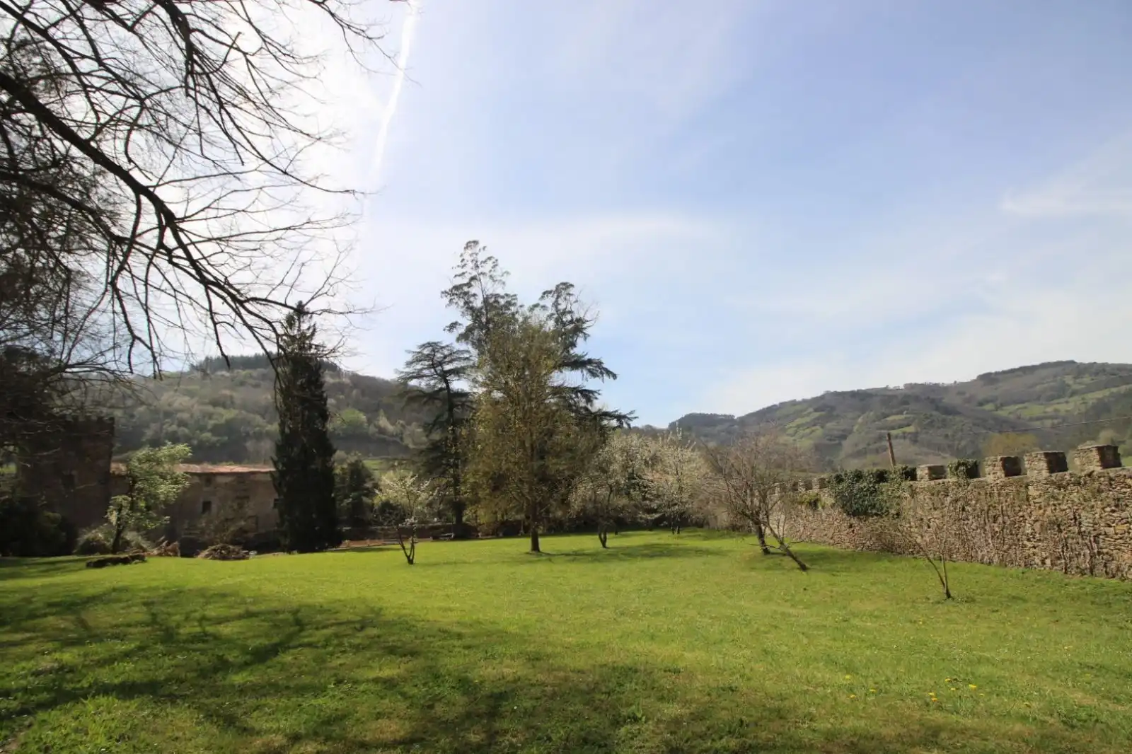 Jardí de Casa o xalet en venda en Salas amb Calefacció, Jardí privat i Parquet