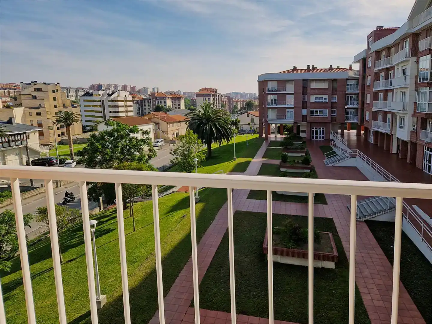 Dormitori de Pis de lloguer en Santander amb Piscina i Balcó