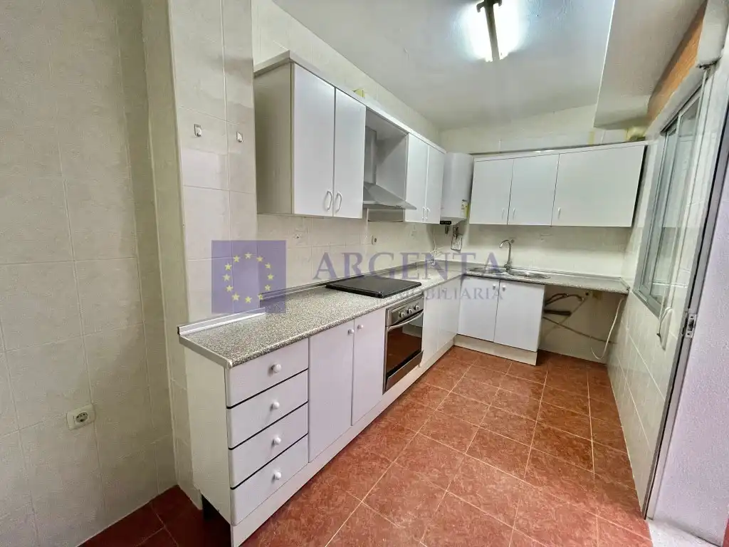Cocina de Casa adosada de alquiler en Malpartida de Cáceres