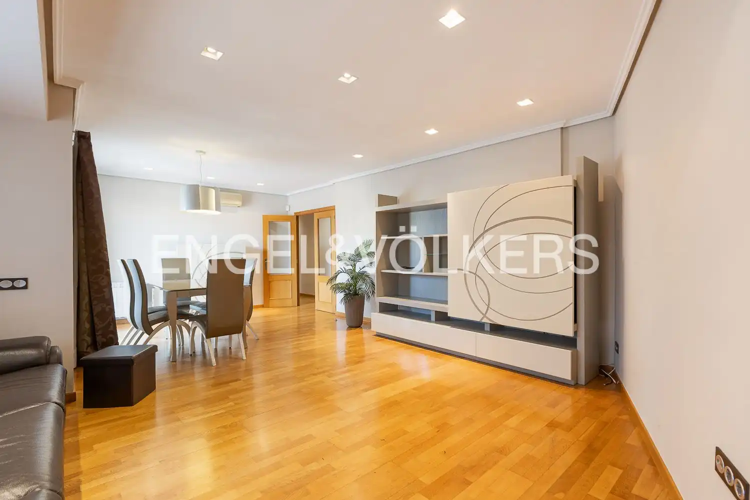 Vista exterior de Pis de lloguer en  Valencia Capital amb Aire condicionat, Calefacció i Parquet