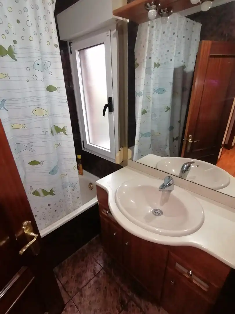 Baño de Piso en venta en Gijón  con Calefacción, Terraza y Trastero