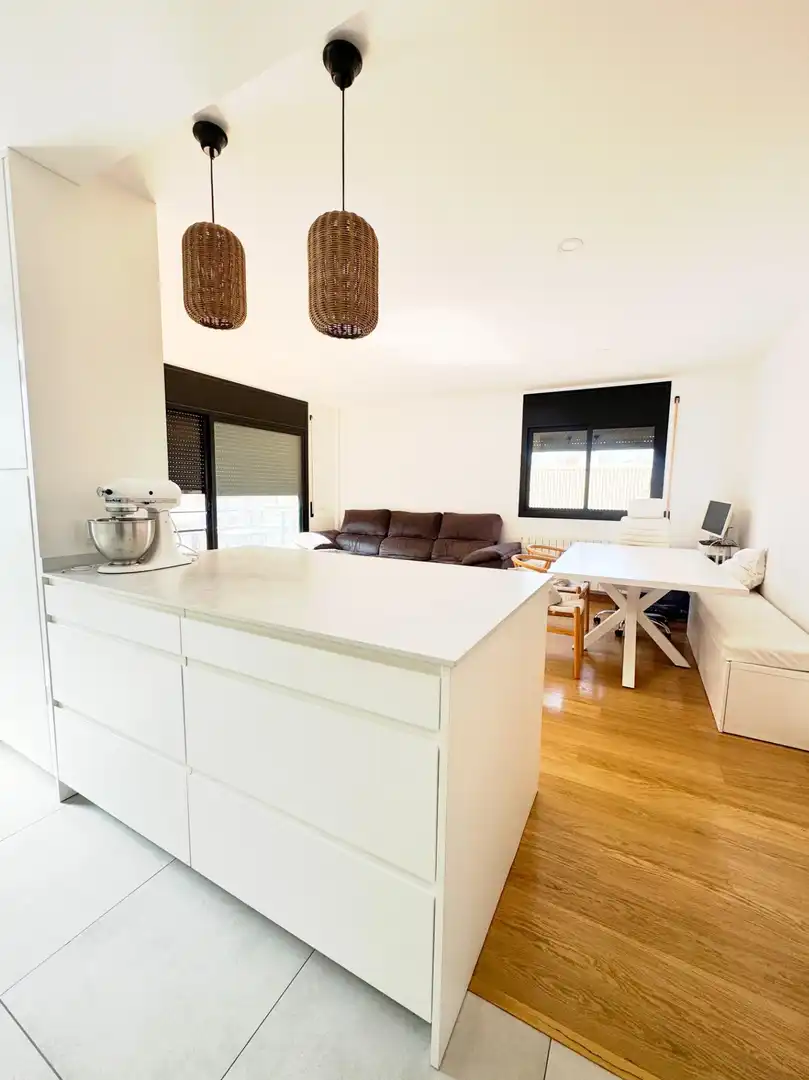 Cocina de Piso en venta en Castelldefels con Aire acondicionado, Jardín privado y Amueblado