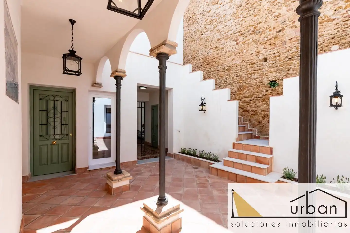 Houses for sale in Chipiona  with Private garden