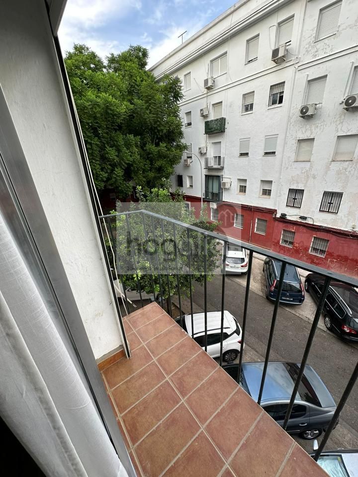 Terrassa de Pis de lloguer en  Sevilla Capital amb Aire condicionat, Moblat i Balcó