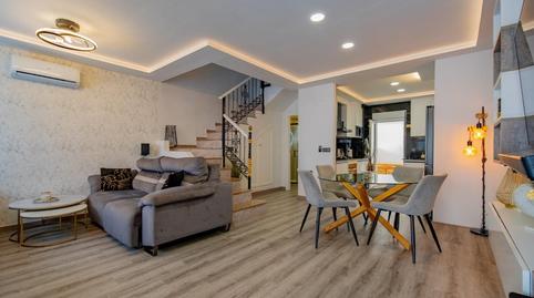 Foto 2 de Casa adosada en venda a Calle Miño, 10, Los Almendros, Alicante