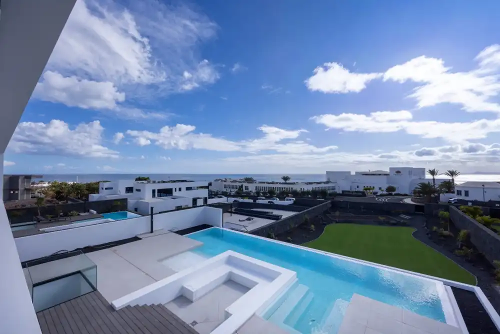Swimming pool of Houses for sale in Yaiza