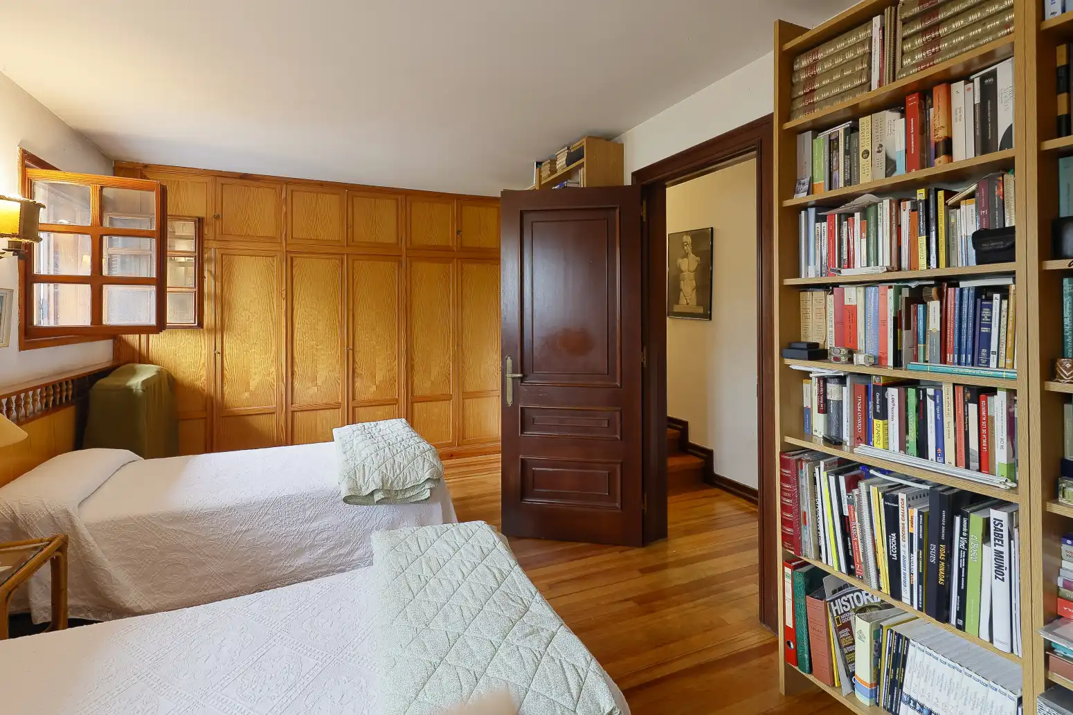 Dormitori de Casa o xalet en venda en Gijón  amb Calefacció, Jardí privat i Parquet