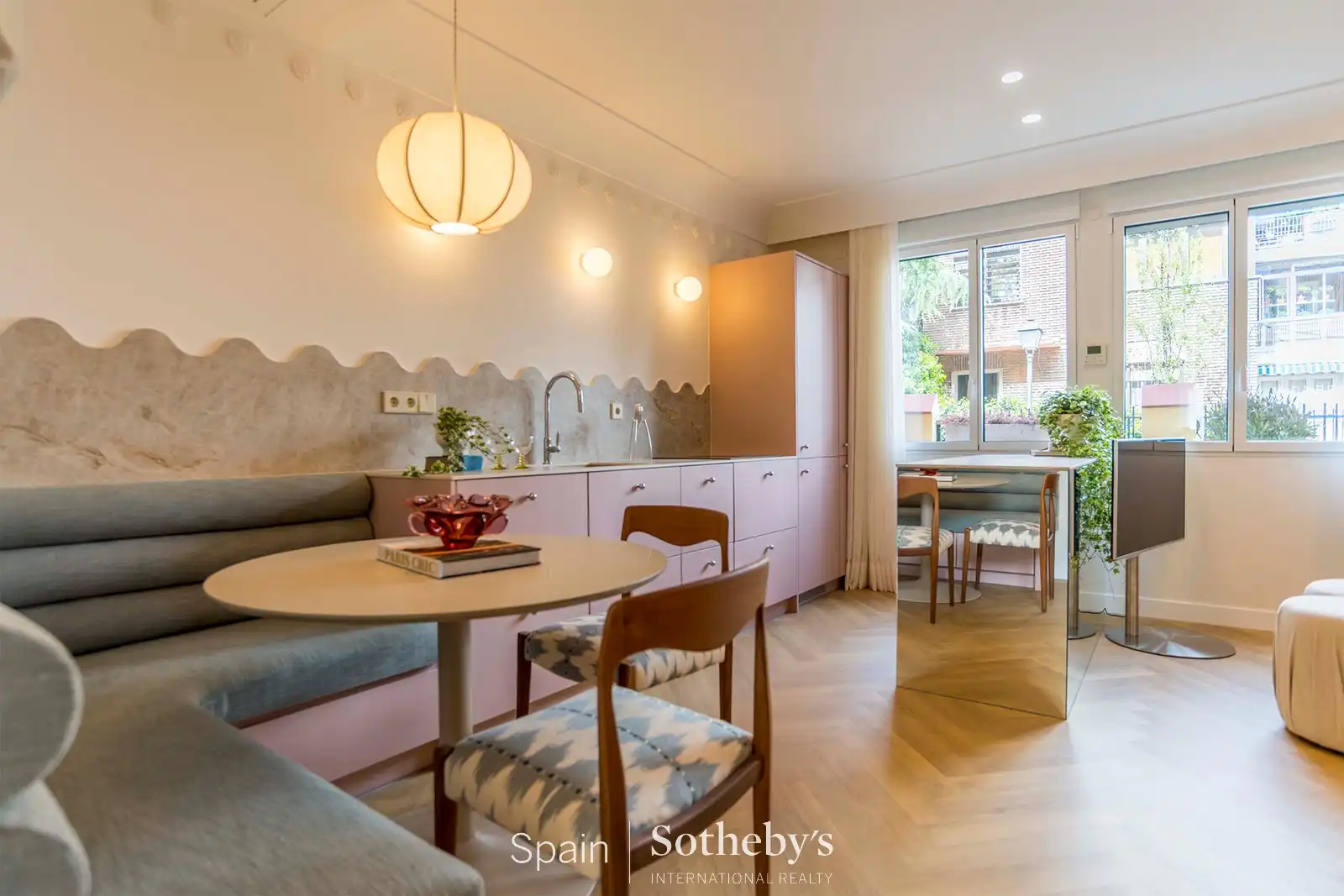 Cuina de Apartament en venda en  Madrid Capital amb Aire condicionat i Terrassa