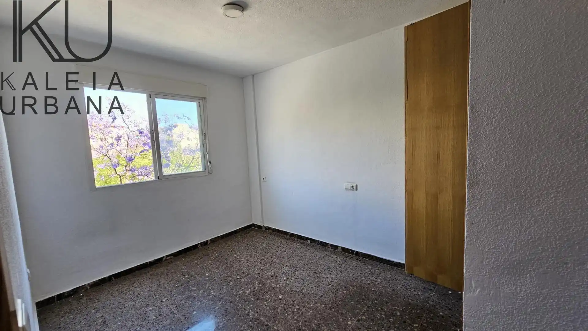 Habitación de Piso en venta en Alicante / Alacant con Aire acondicionado, Terraza y Balcón