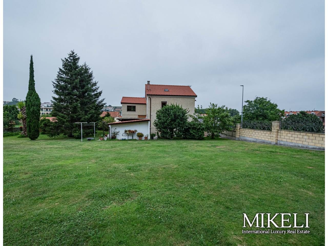 Casa o chalet en venta en El Astillero   con Calefacción y Jardín privado