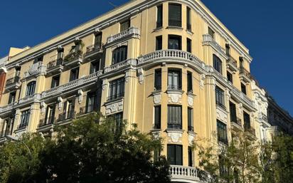 Vista exterior de Àtic en venda en  Madrid Capital amb Aire condicionat, Calefacció i Terrassa