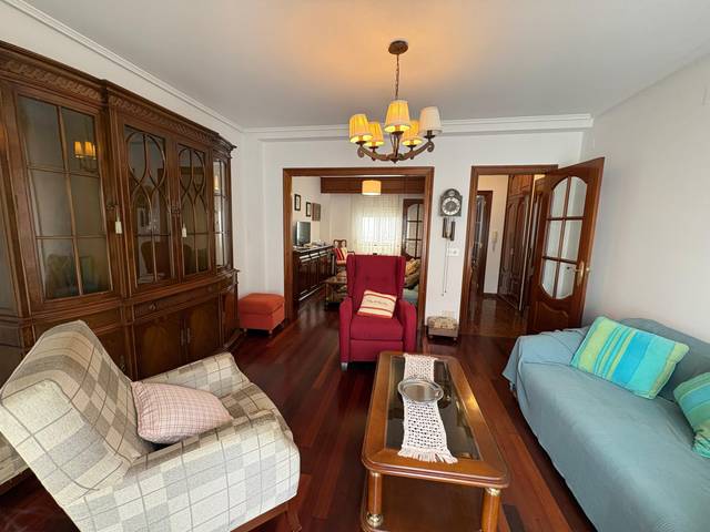 Piso en Alquiler en Rúa Galiano en Centro