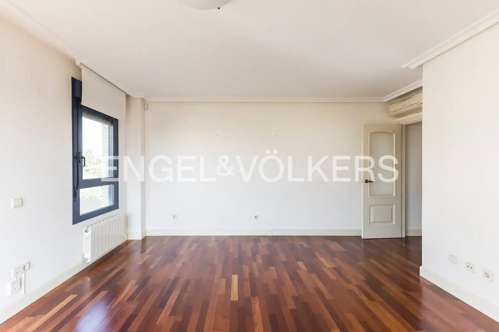 Living room of Flat for sale in Madrid  with Air Conditioner, Heating and Swimming Pool