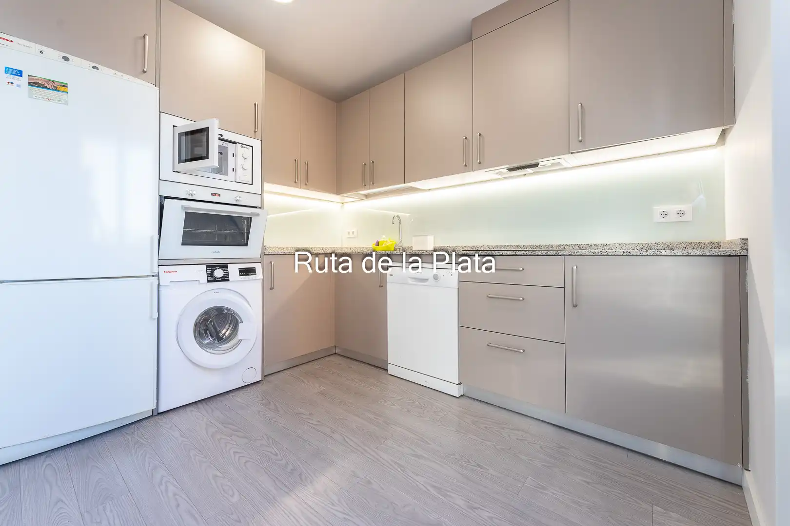 Kitchen of Flat for rent in Zamora Capital   with Heating, Parquet flooring and Oven