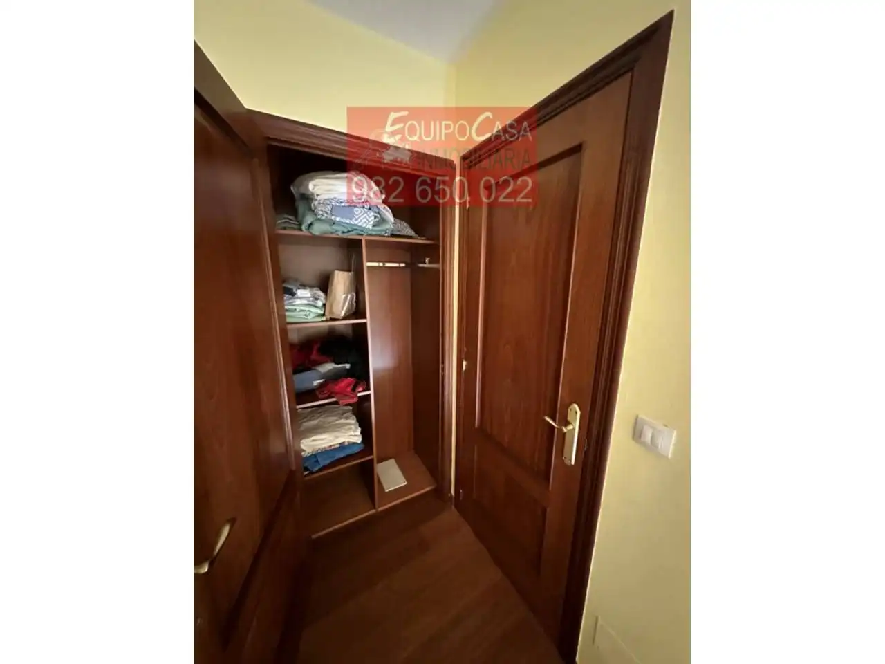 Habitación de Casa adosada en venta en Lugo con Calefacción, Parquet y Amueblado