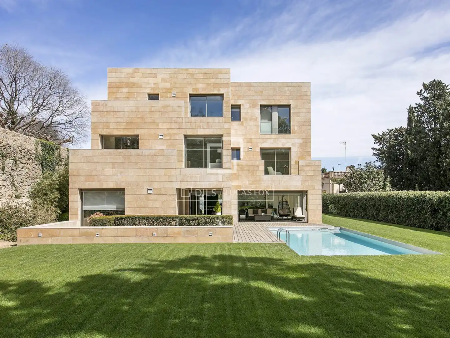 Vista exterior de Casa o xalet en venda en Barcelona amb Aire condicionat, Calefacció i Jardí privat