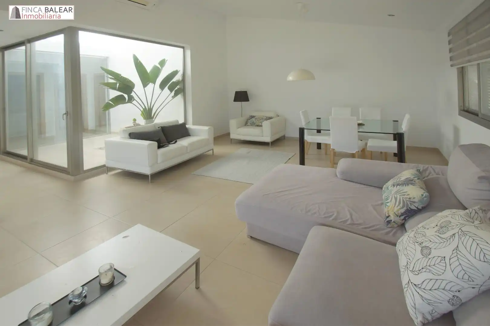 Sala d'estar de Casa o xalet en venda en Alcúdia amb Aire condicionat, Jardí privat i Piscina