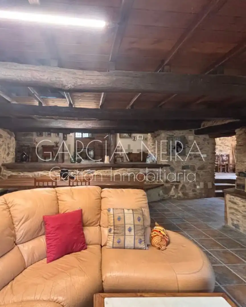 Finca rústica en venta en Baralla con Jardín privado, Parquet y Amueblado
