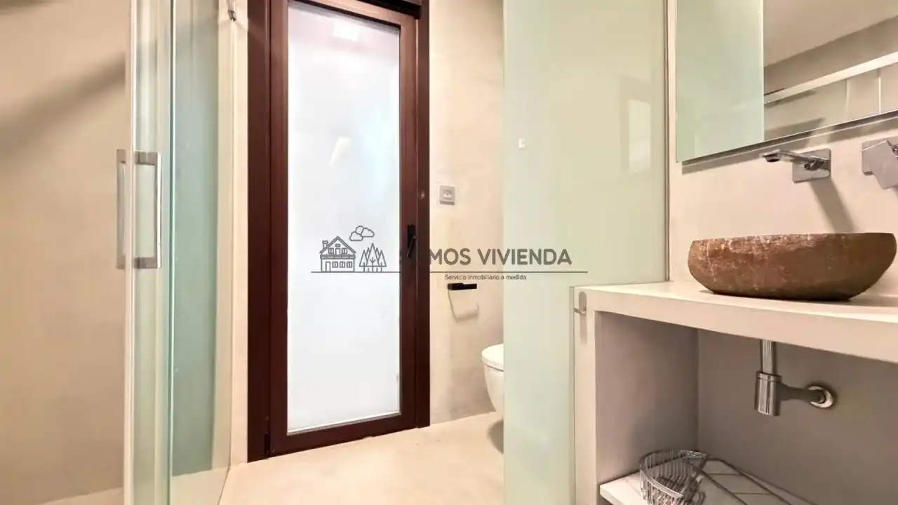 Bany de Casa o xalet en venda en Ourense Capital  amb Calefacció, Jardí privat i Terrassa