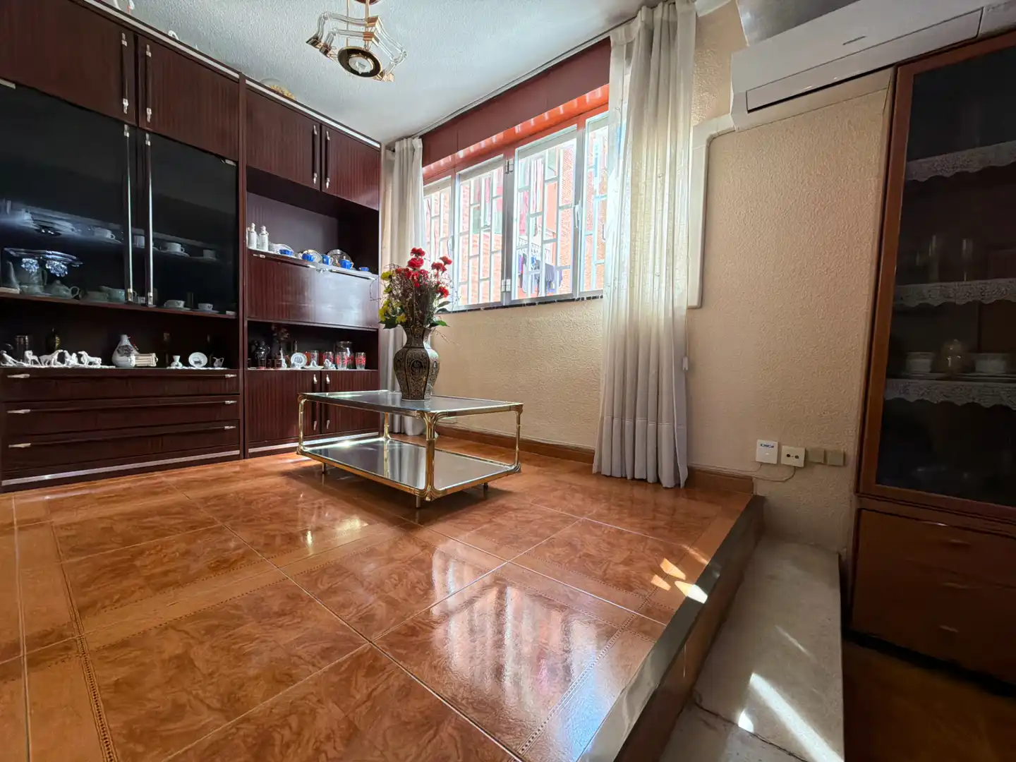 Living room of Flat for sale in Madrid  with Air Conditioner, Heating and Furnished