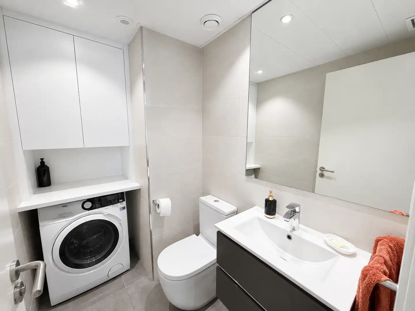 Baño de Dúplex en venta en Cornellà de Llobregat con Terraza, Trastero y Balcón