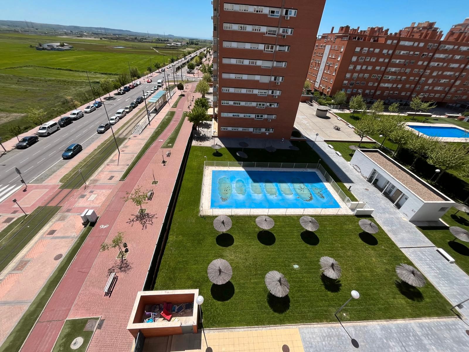 Piscina de Pis en venda en Parla amb Parquet, Traster i Piscina comunitària