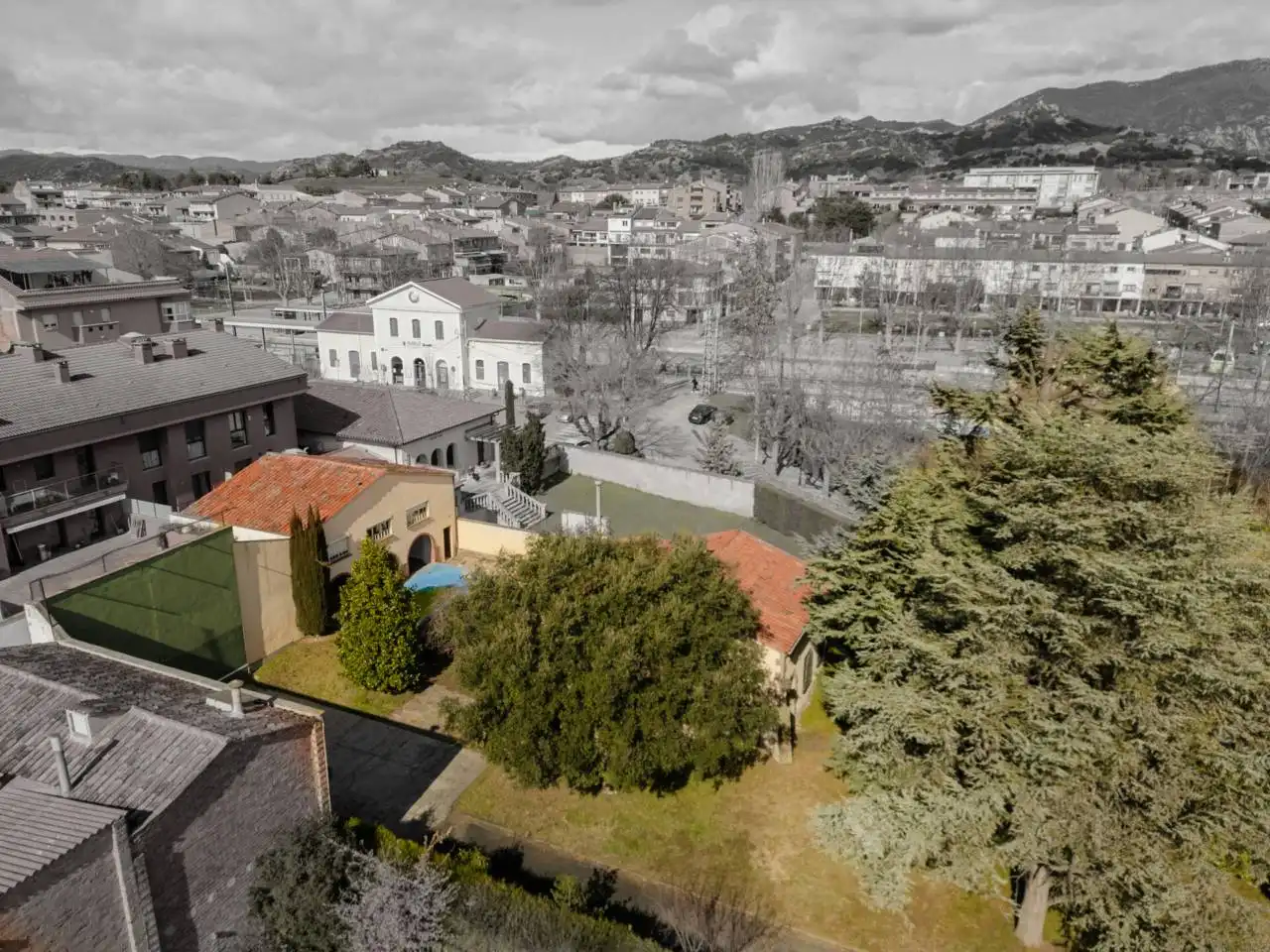 Vista exterior de Casa o xalet en venda en Torelló amb Calefacció, Jardí privat i Terrassa