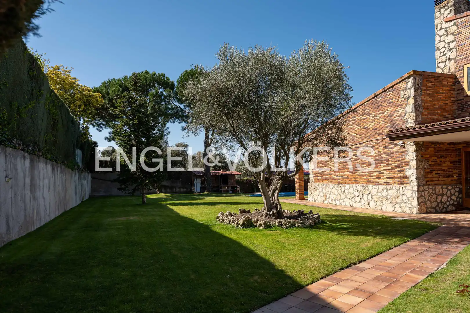 Exterior view of Houses for sale in Tres Cantos  with Heating, Private garden and Terrace