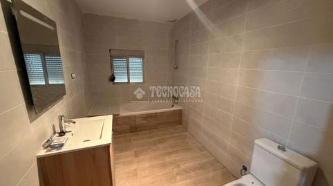 Foto 2 de Casa adosada en venta en Dehesilla de Calamón - Campomanes, Badajoz Capital