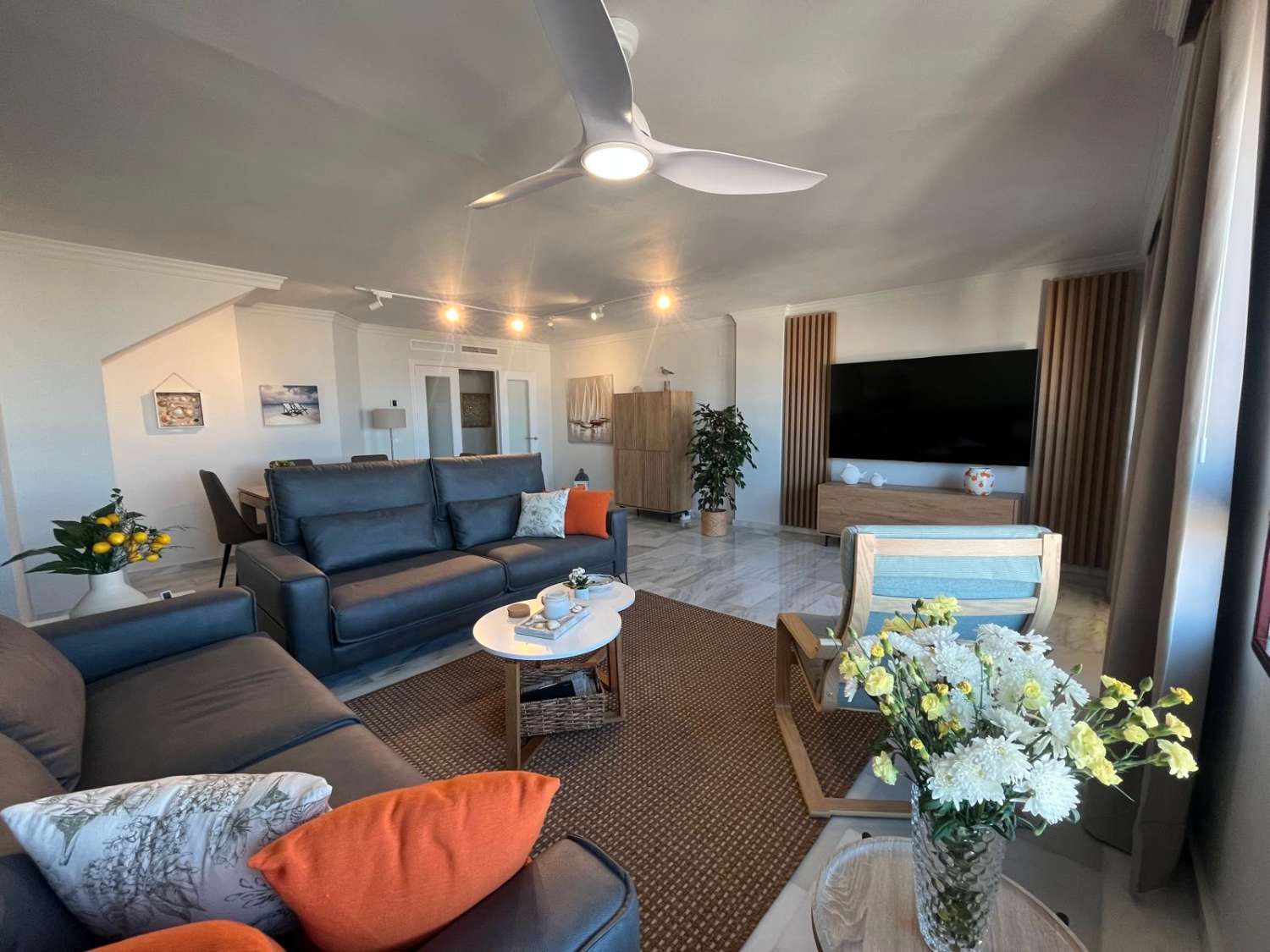 Living room of Attic for sale in Benalmádena