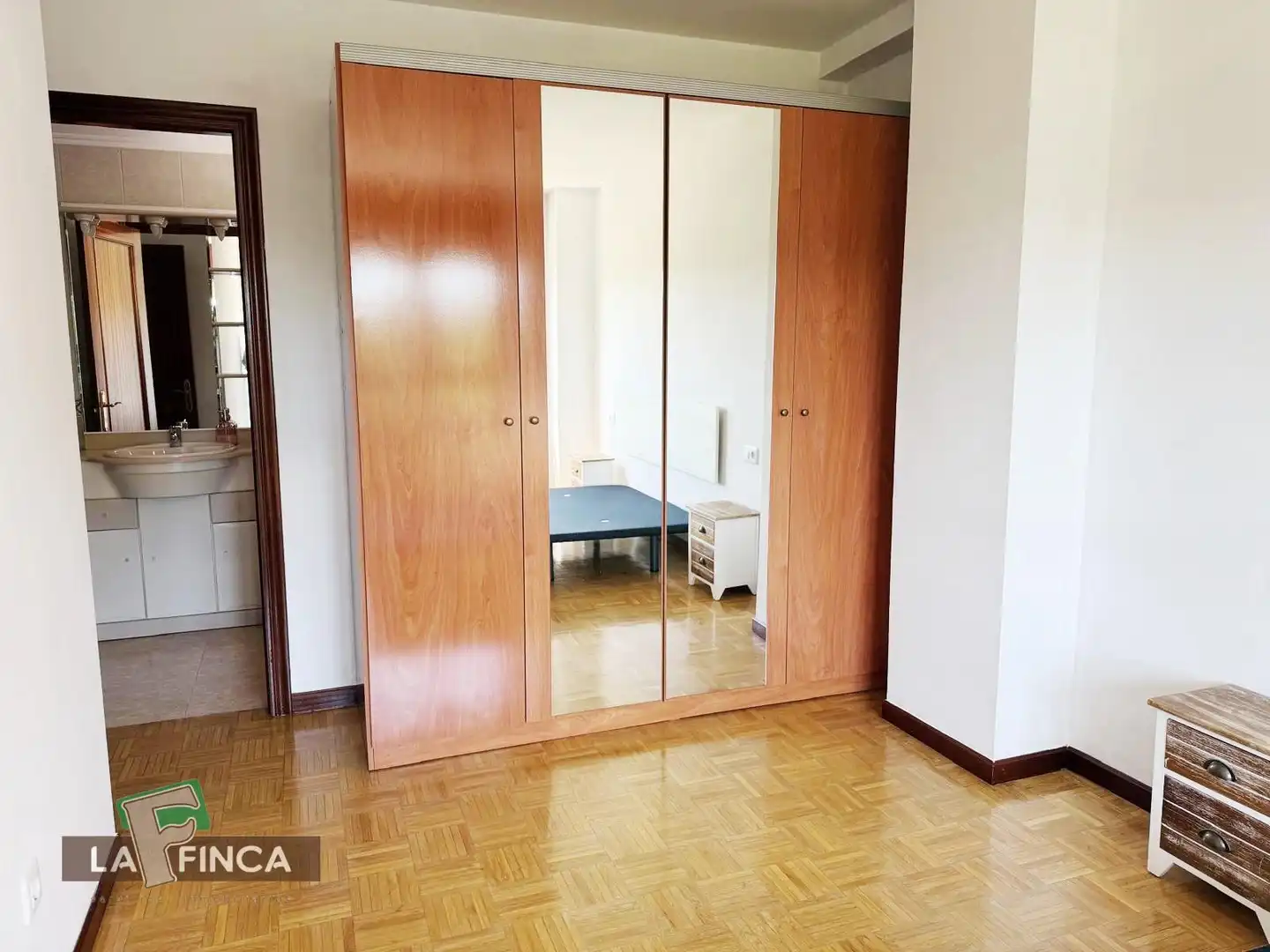 Bedroom of Flat for rent in Oviedo   with Heating, Parquet flooring and Terrace