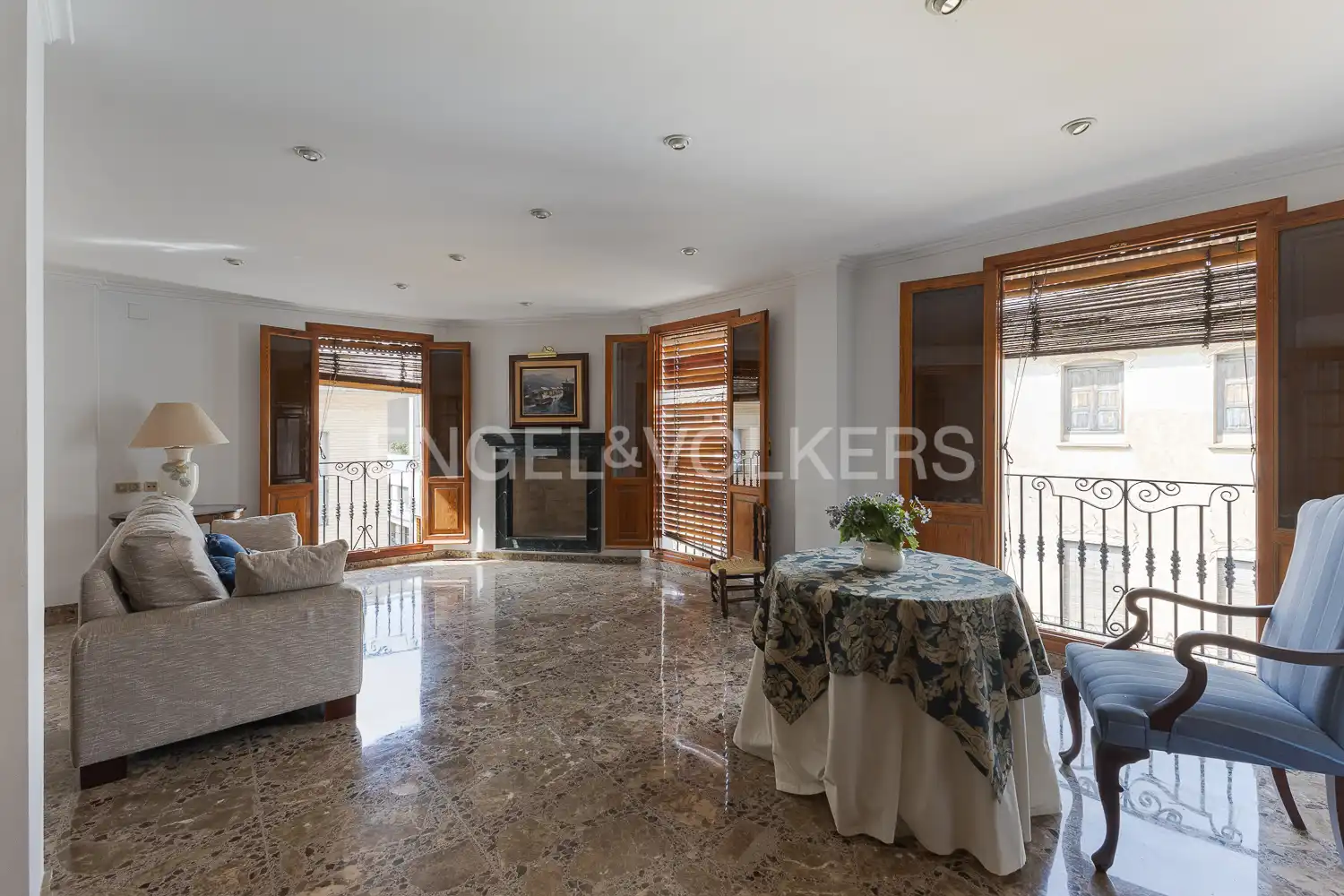 Piso con terraza en alquiler en Calle Sant bernat i les germanes, imagen 2