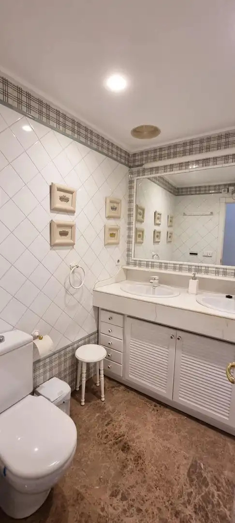 Badezimmer von Wohnung zur Miete in Elche / Elx mit Klimaanlage, Terrasse und Möbliert