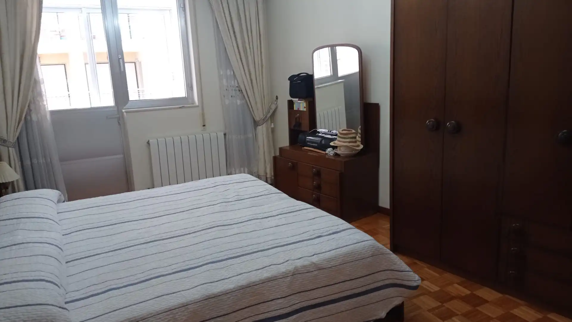 Dormitori de Pis en venda en Foz amb Calefacció, Moblat i Balcó