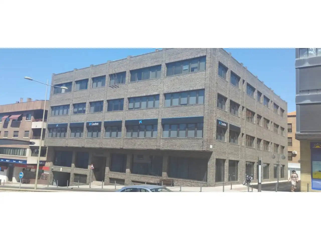 Exterior view of Office for rent in Toledo  with Air Conditioner and Alarm