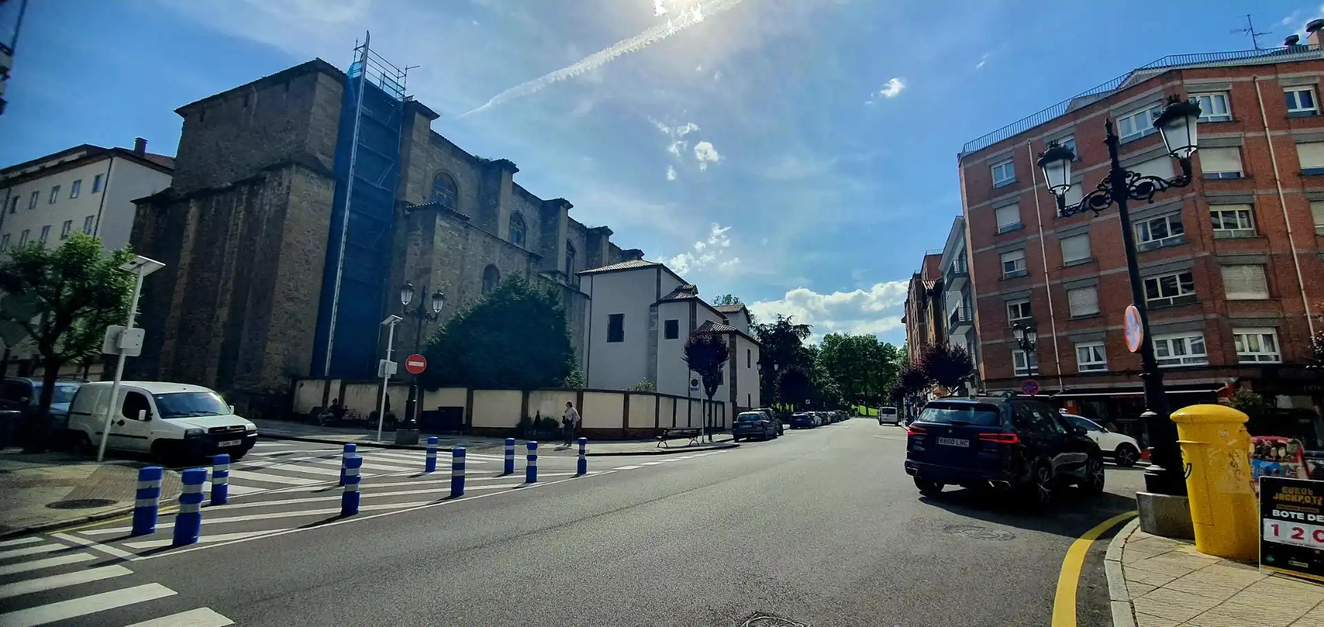 Vista exterior de Piso en venta en Oviedo  con Calefacción y Trastero