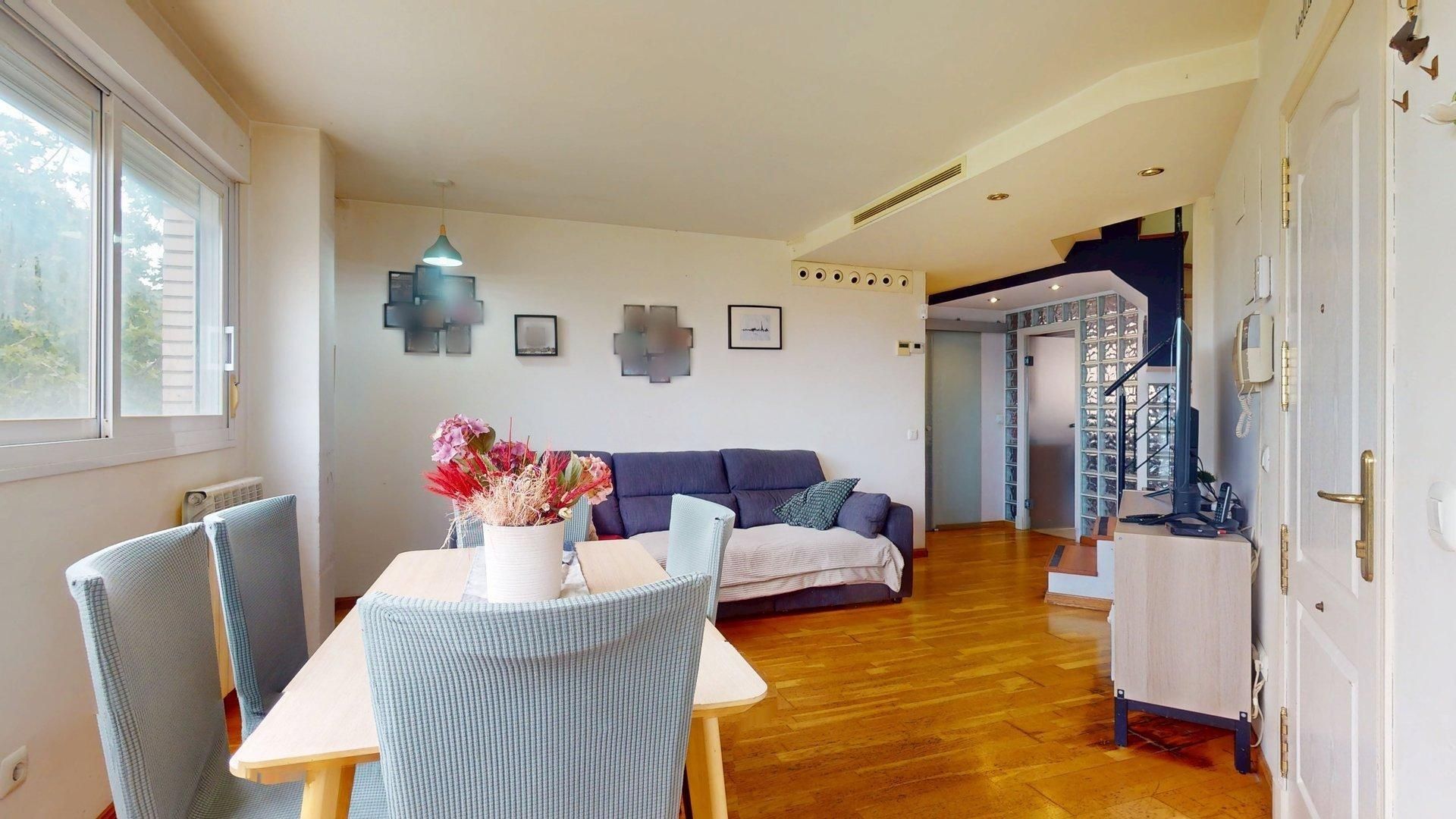 Living room of Attic for sale in  Zaragoza Capital  with Air Conditioner, Heating and Parquet flooring