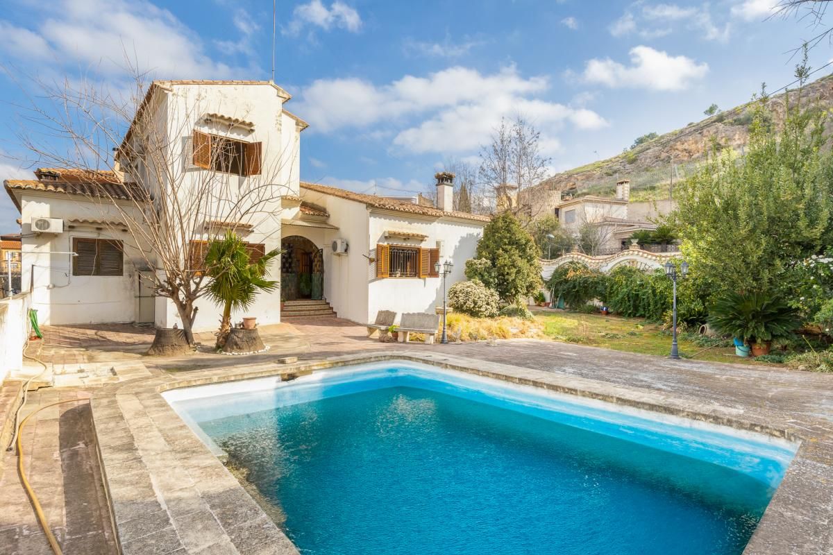 Piscina de Casa o xalet en venda en Mogente / Moixent amb Aire condicionat i Moblat