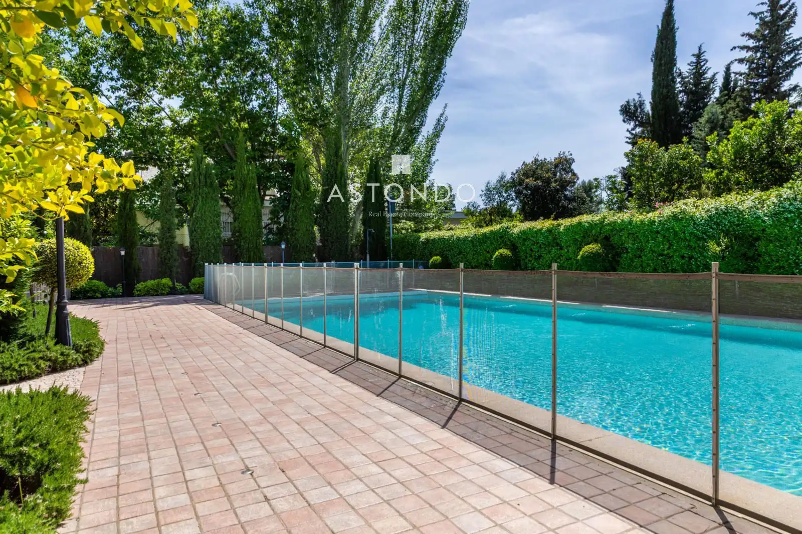 Piscina de Casa o chalet en venta en Madrid con Aire acondicionado, Calefacción y Terraza